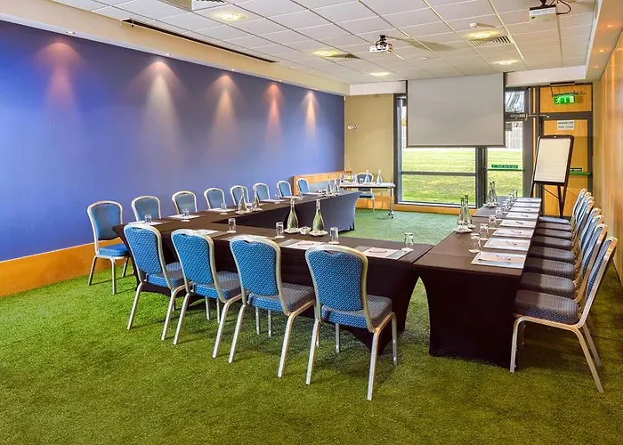 Отель Airport 4*