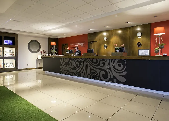 Отель Airport 4*