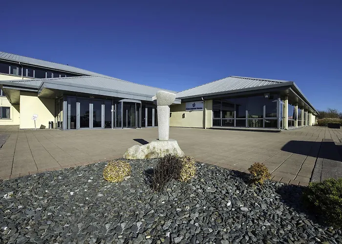 Отель Airport 4*