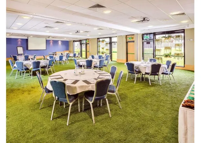 Отель Airport 4*