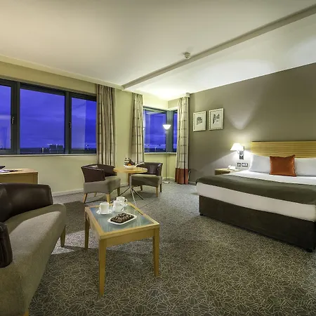Hotell Airport 4*
